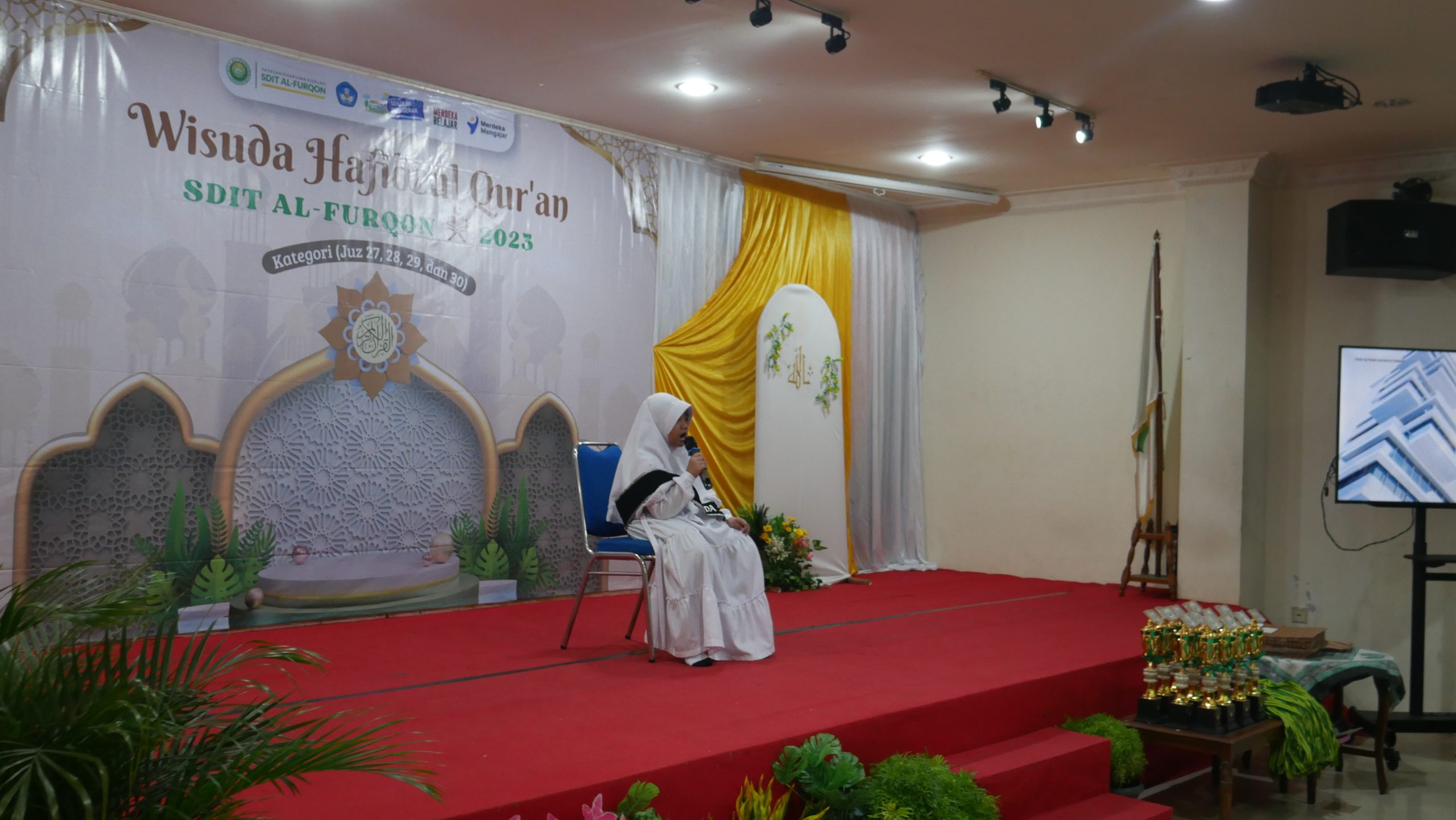 Pembacaan Tilawah oleh Khonsa Kelas 1 SDIT Al-Furqon pada Wisuda Hafidz tahun 2023