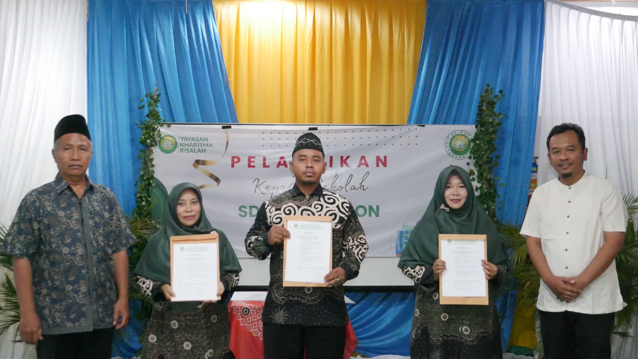 Kepala dan Wakil Kepala Sekolah SDIT Al-Furqon