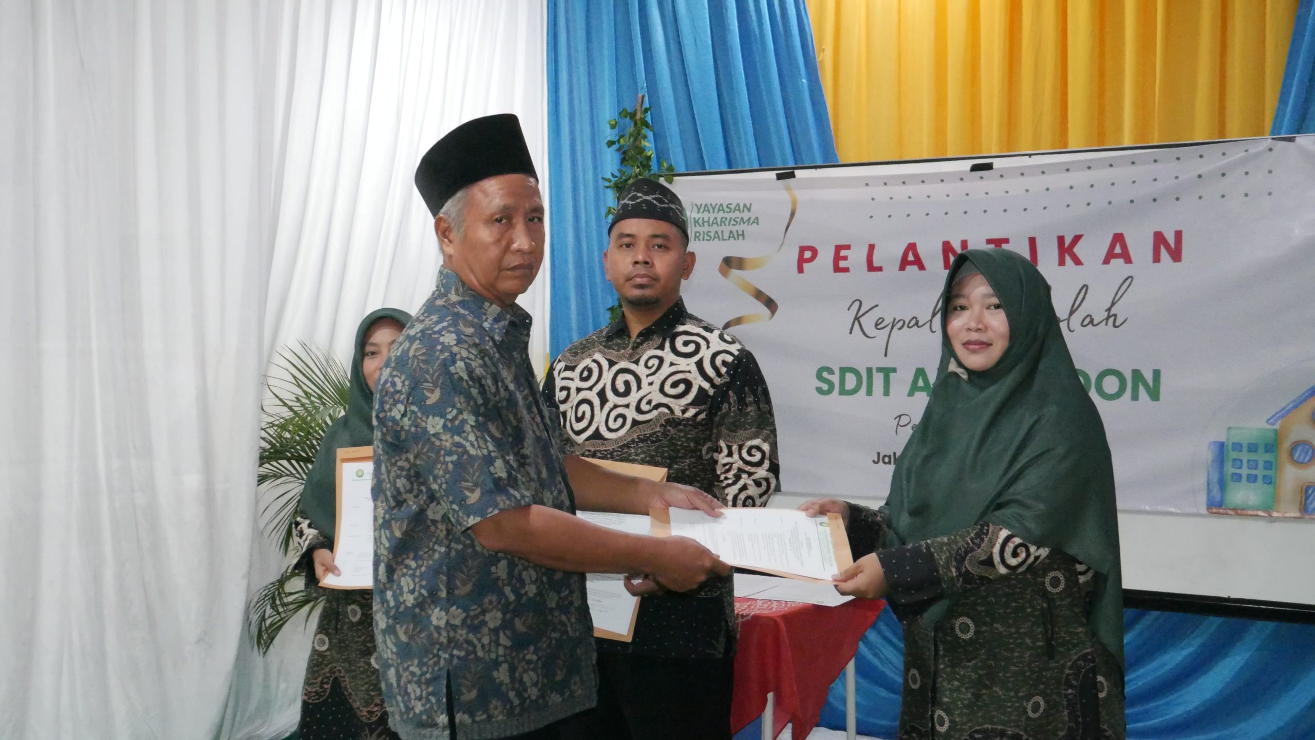 Pelantikan Wakil Kepala Sekolah SDIT Al-Furqon bidang Akademik diwakili Bendahara Yayasan Kharisma Risalah