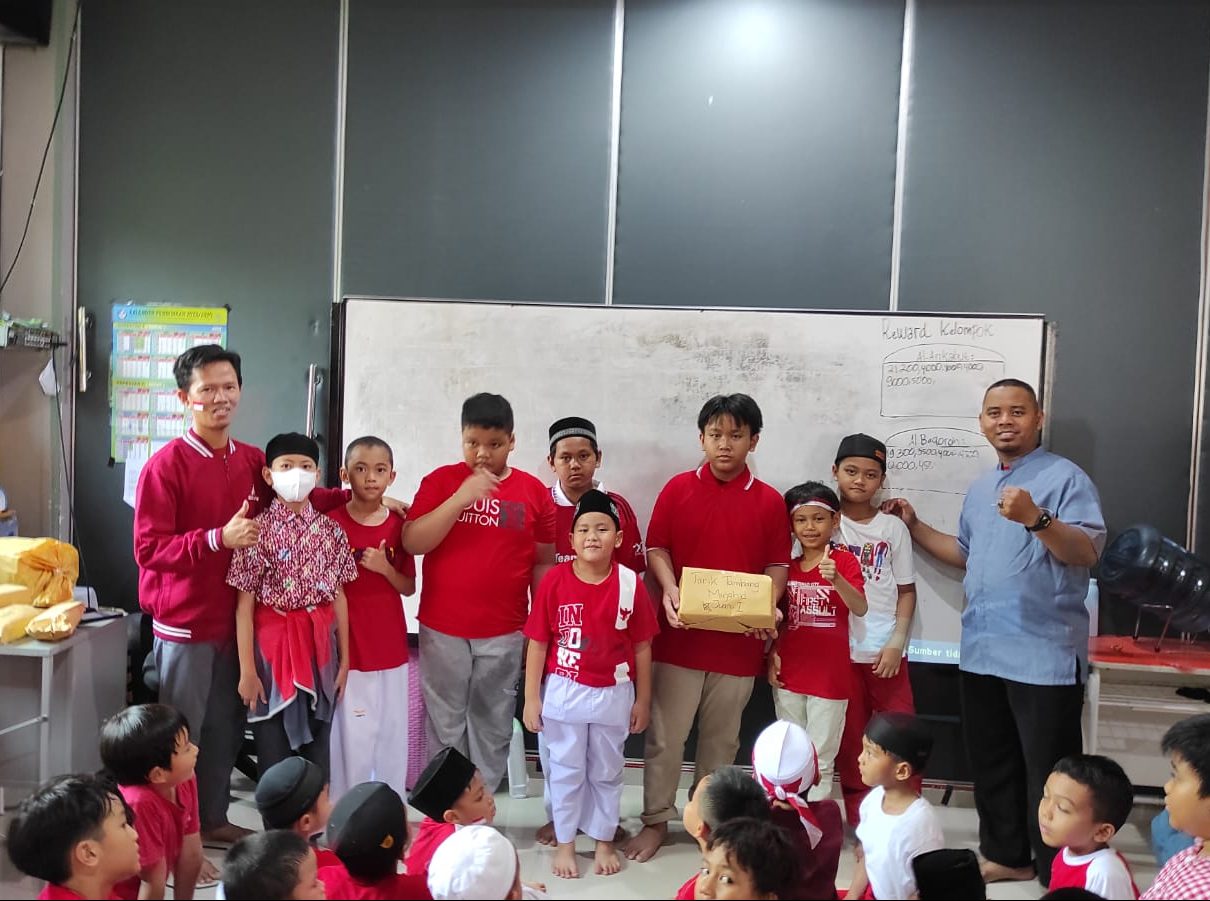 SDIT Al-Furqon Pemenang Lomba Tarik Tambang Mujahid - Juara 1