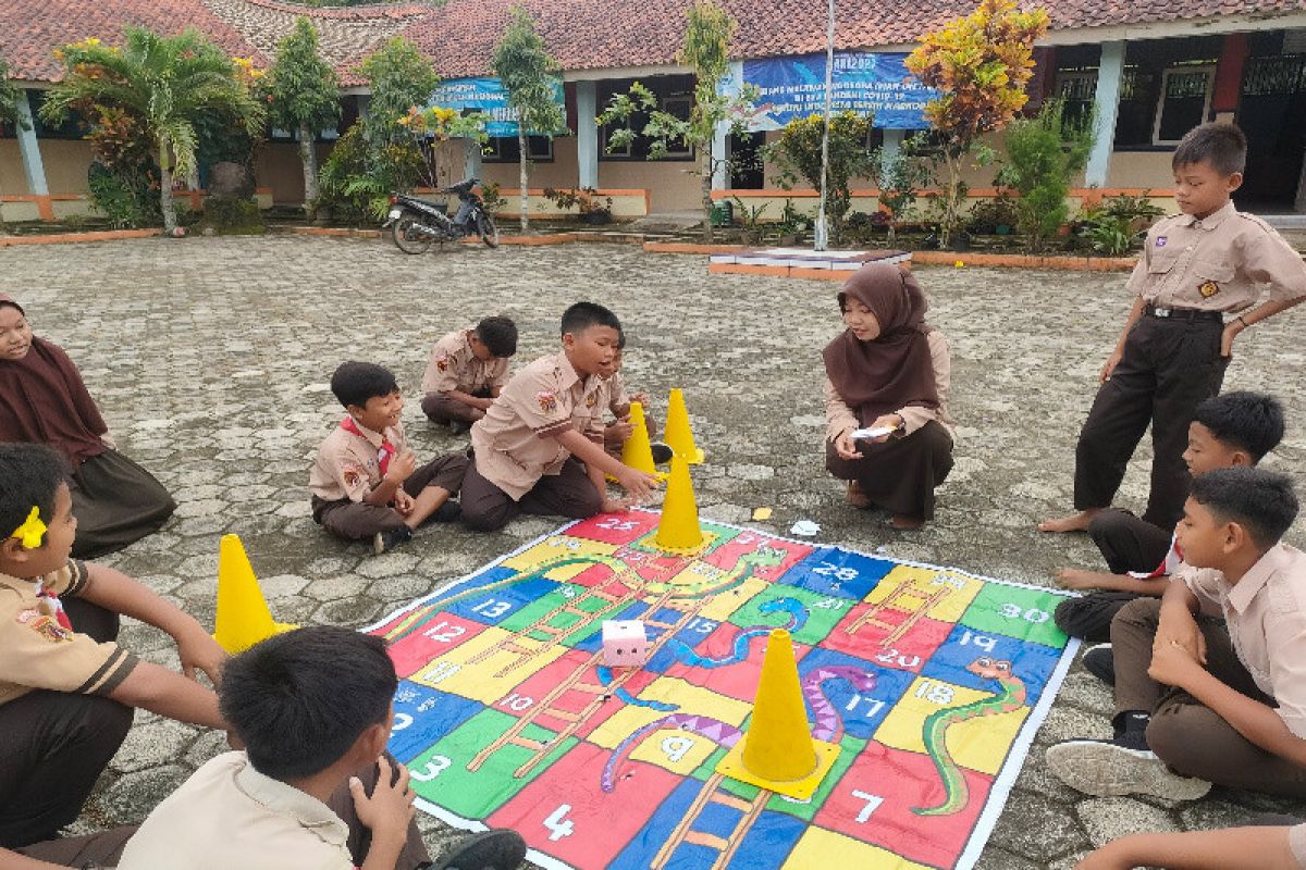 Belajar sambil bermain di salah satu SD, diterapkan di SDIT Al-Furqon