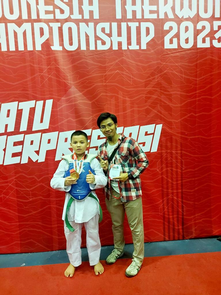 Gibran bersama Sabeum Safi medali Emas Koni Cup series 4