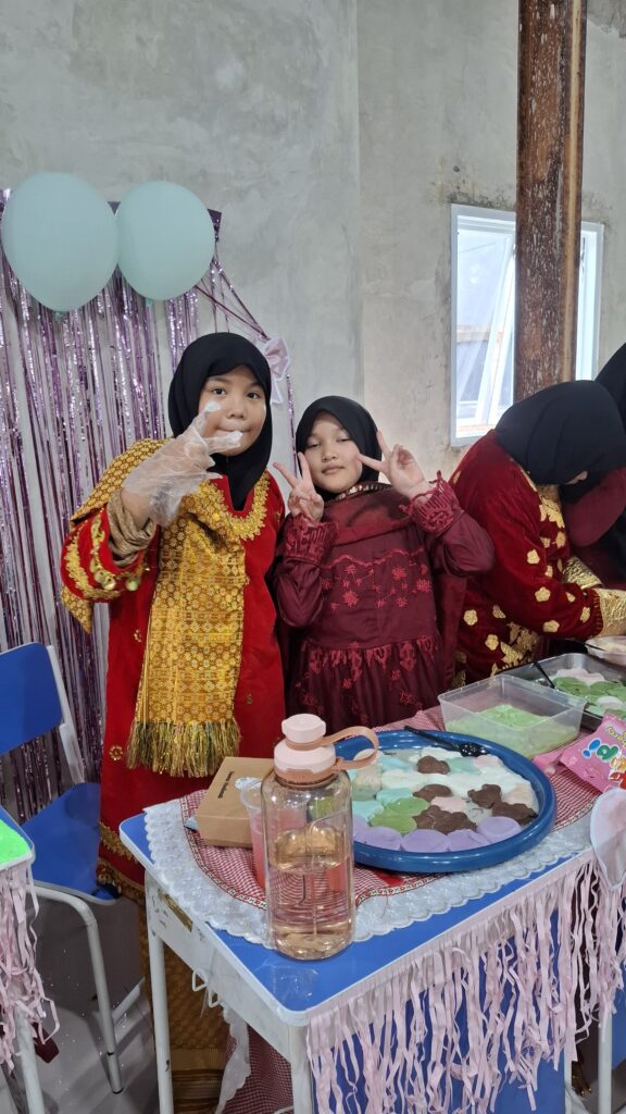 Festival Budaya - Kelompok Padang (Maryam, Hanna)
