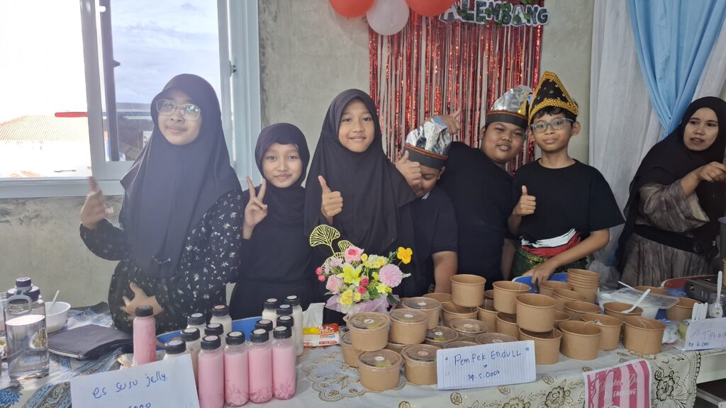 Festival Budaya - Kelompok Palembang (Faisal, Kiano, Ali, Hasna, Syifa K, Miza)